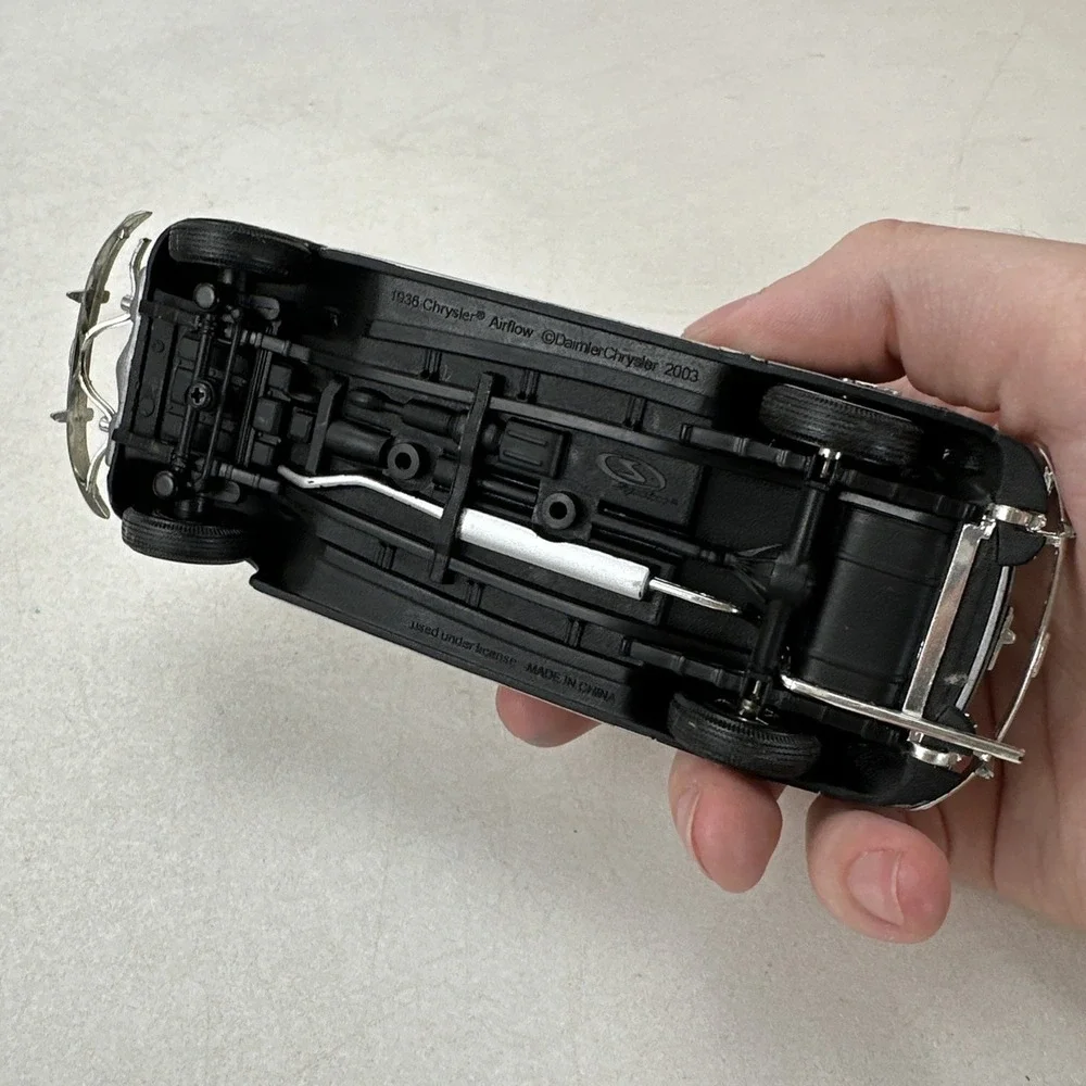 Signature Models 1936 Chrysler Airflow Silver 1:32 Scale Diecast